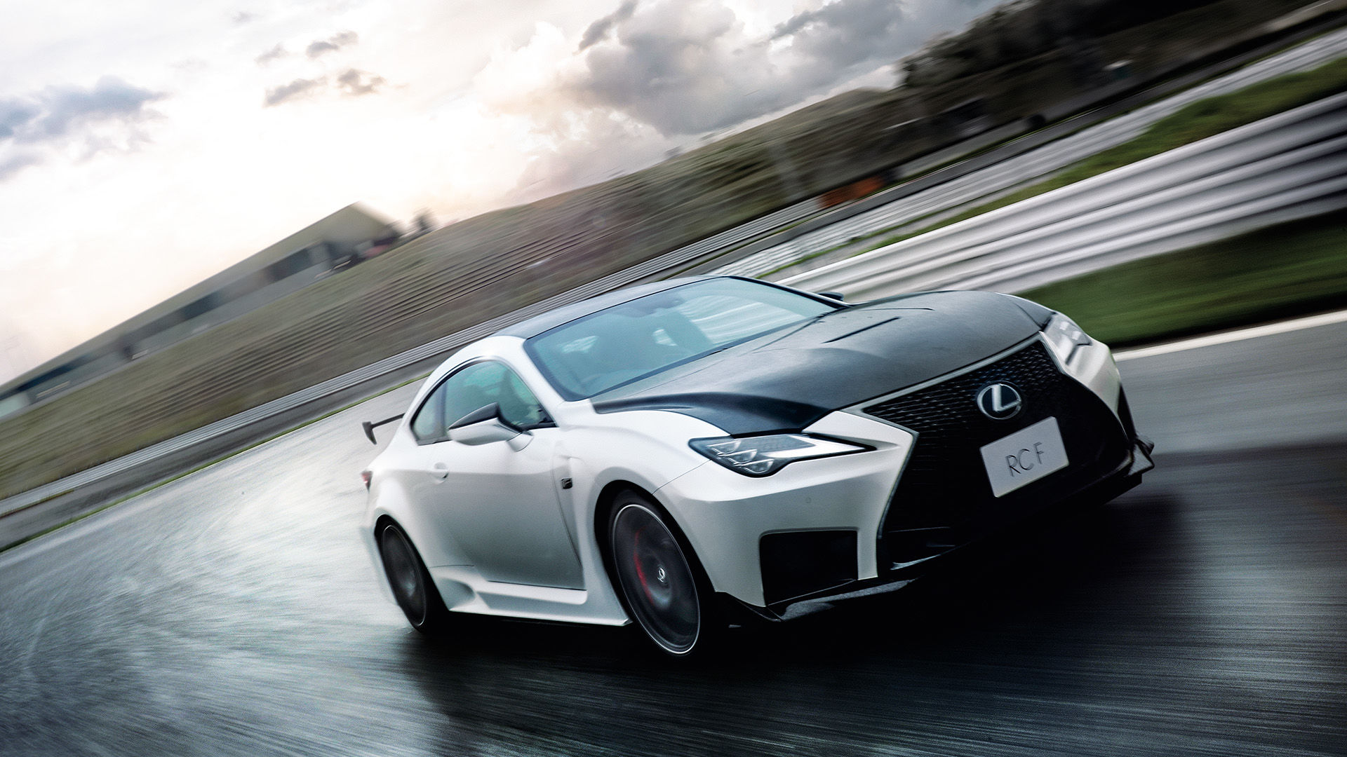 Close-Up-Front-View-of-Lexus-RC-F-Coupe