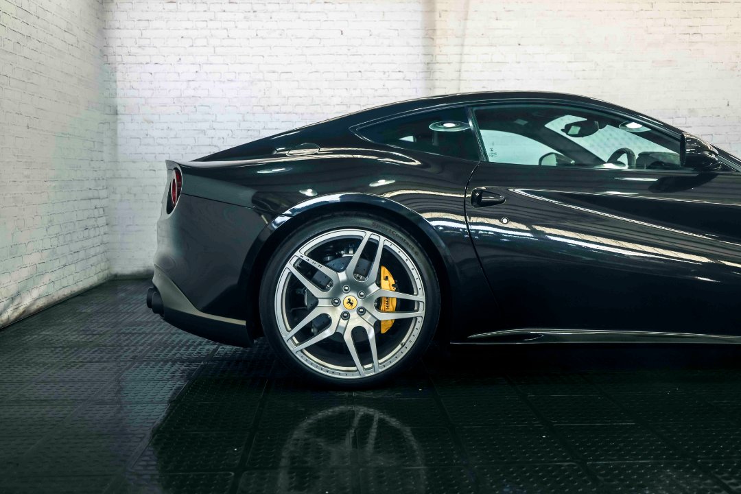 Automatic Ferrari F12 2014 for sale