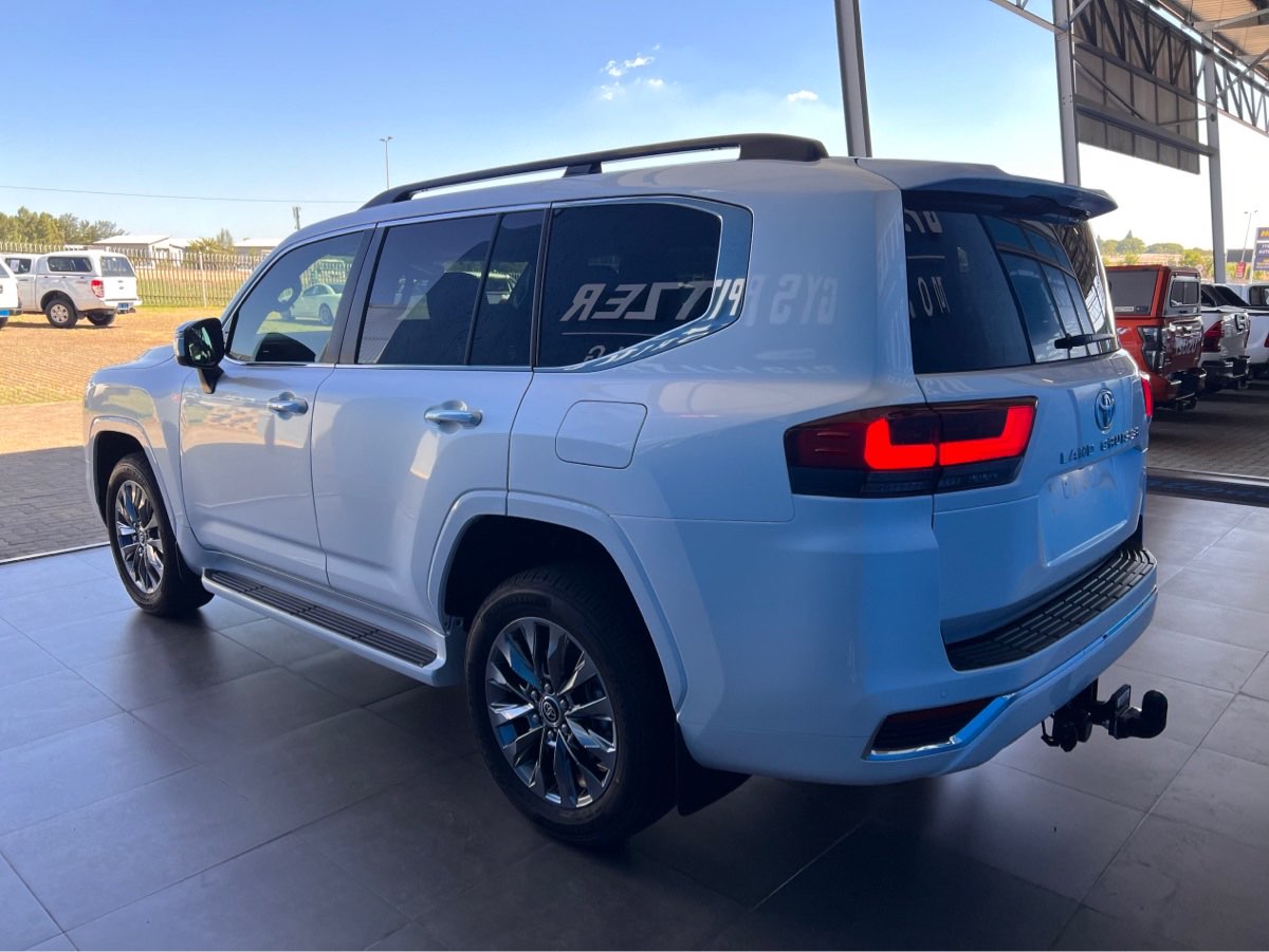 Toyota Land Cruiser 300 3.5T V6 ZX for sale R2 099 900 Carfind.co.za