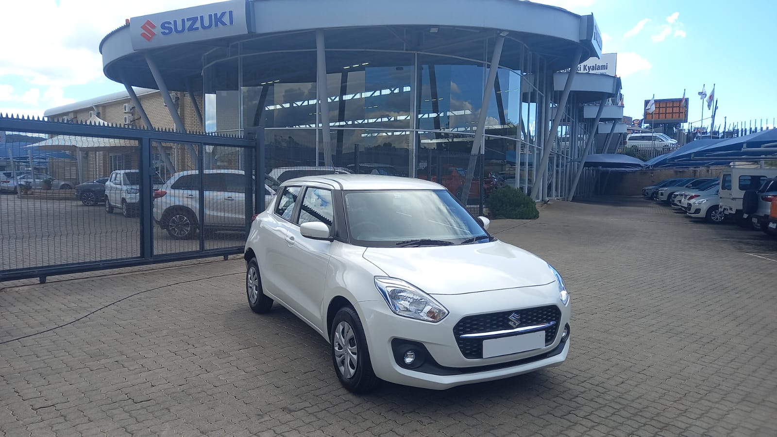 Suzuki Swift 1.2 GL Hatch Auto for sale R 234 900 Carfind.co.za