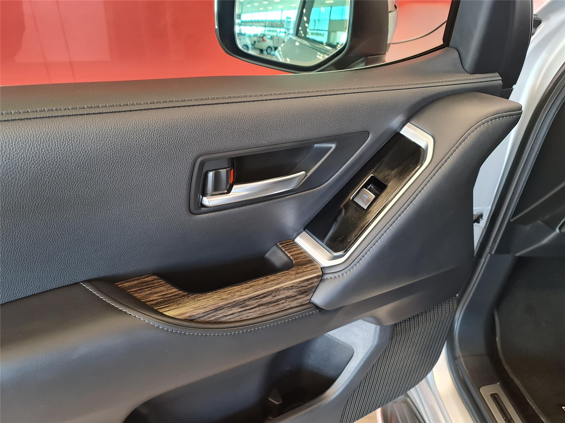 Toyota Land Cruiser 300 3.5T V6 ZX for sale R1 950 000 Carfind.co.za