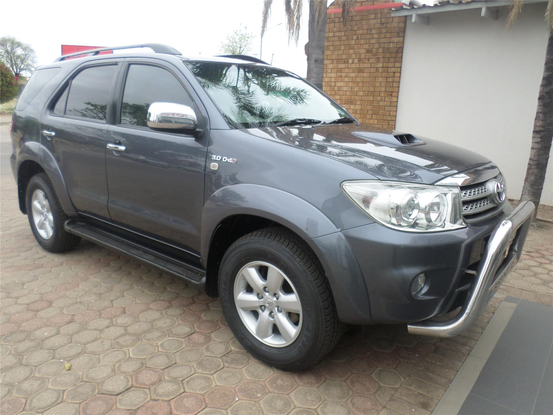 2010 Toyota Fortuner  for sale - 694080/1