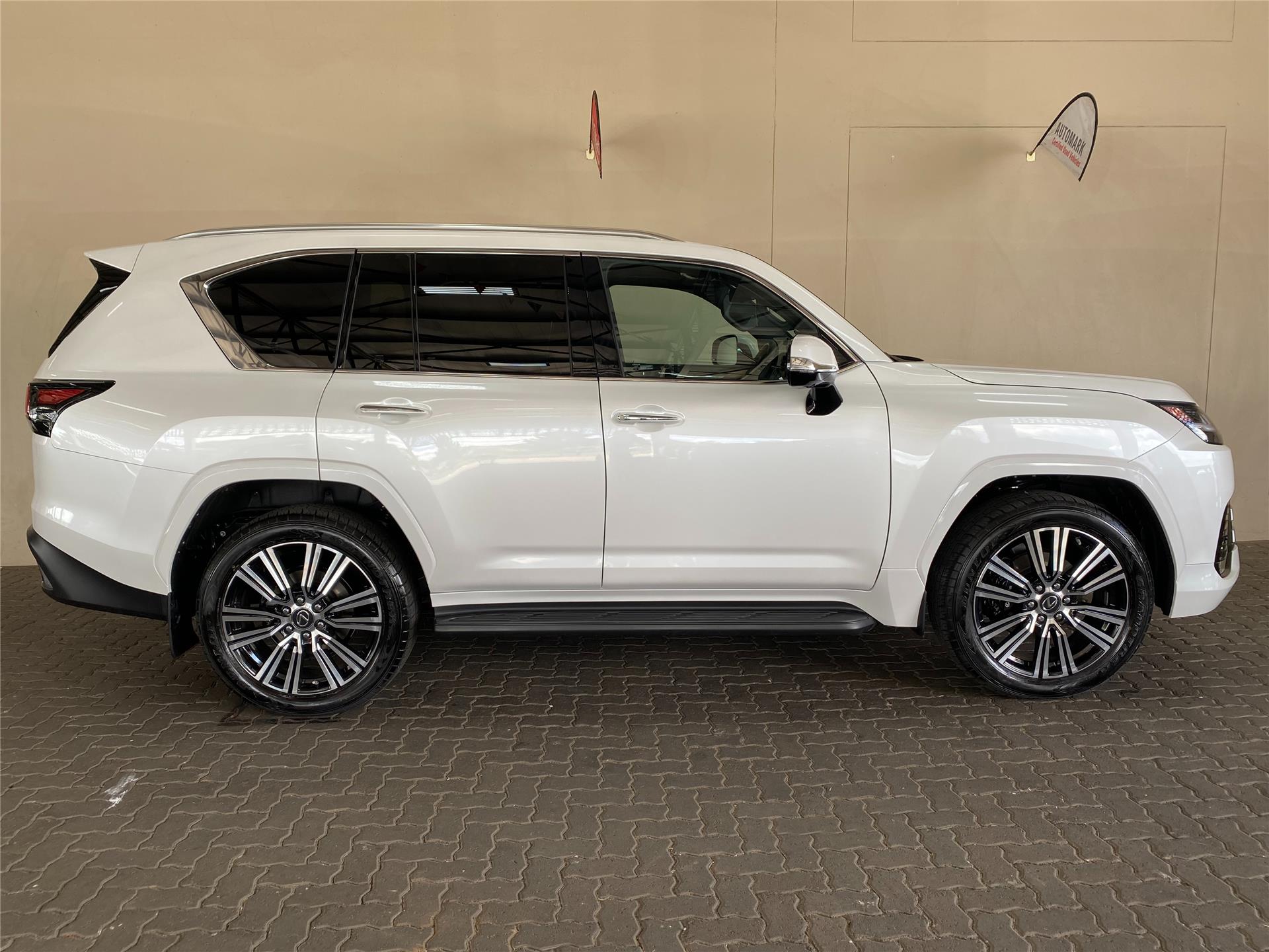 Used 2024 Lexus LX for sale in Bloemfontein Free State ID 1137303/2