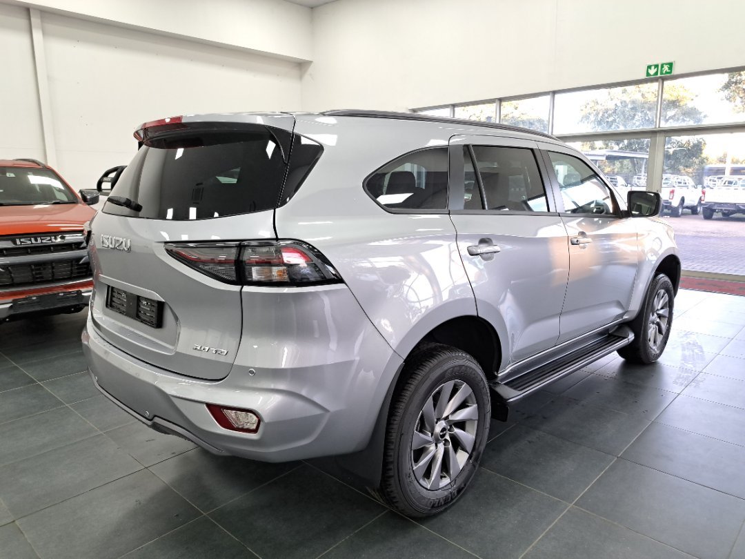 Used 2024 Isuzu MUX for sale in Richards Bay KwaZuluNatal ID