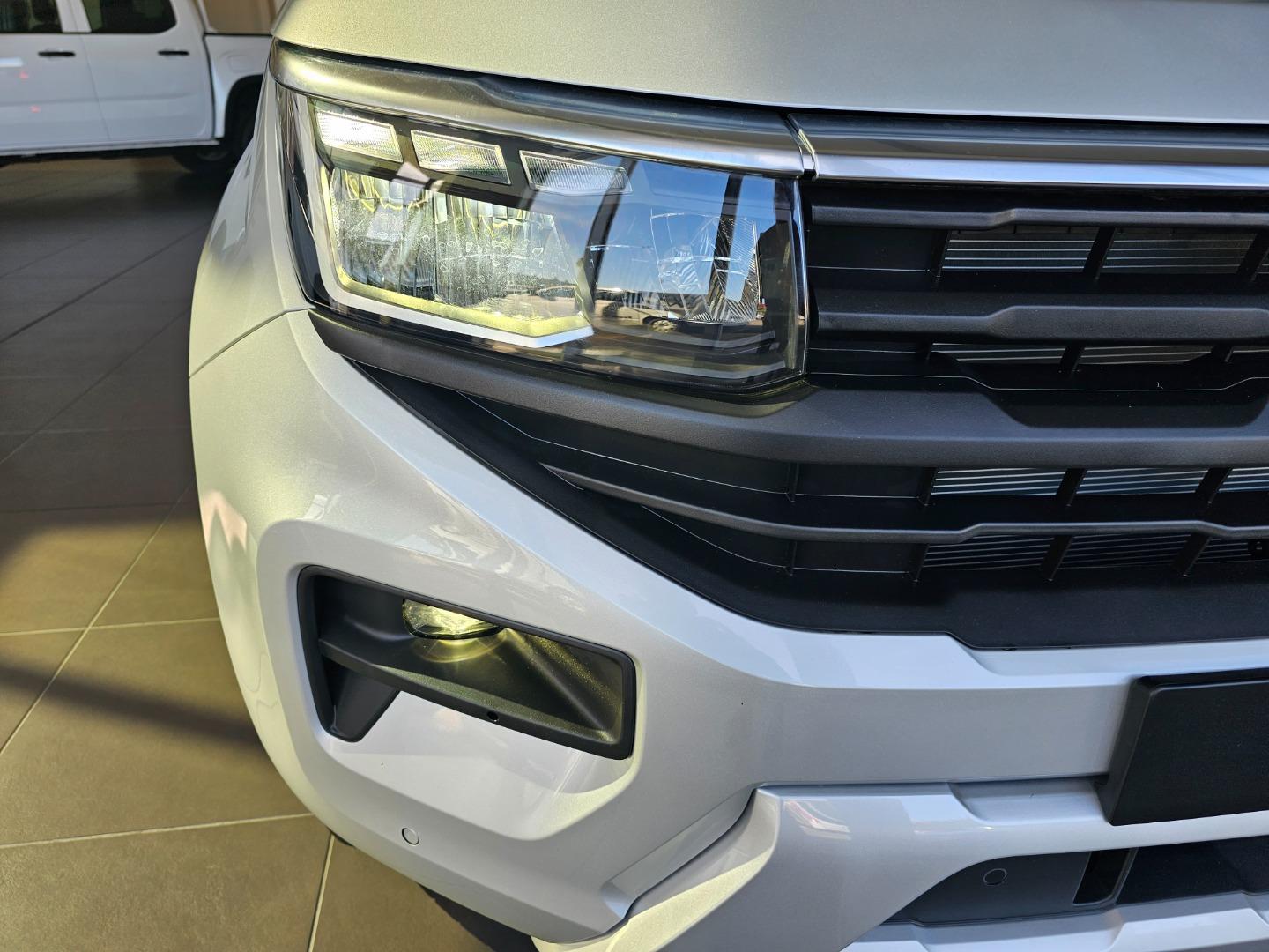 Manual Volkswagen Light Commercial Amarok 2023 for sale