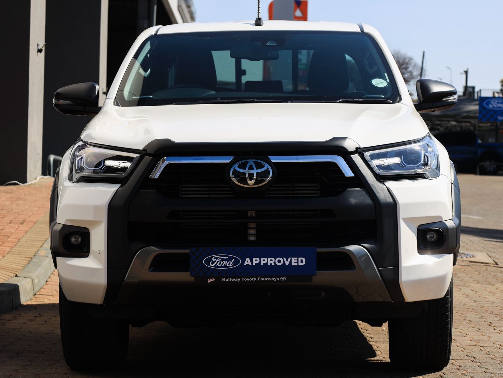 Automatic Toyota Hilux Double Cab 2023 for sale