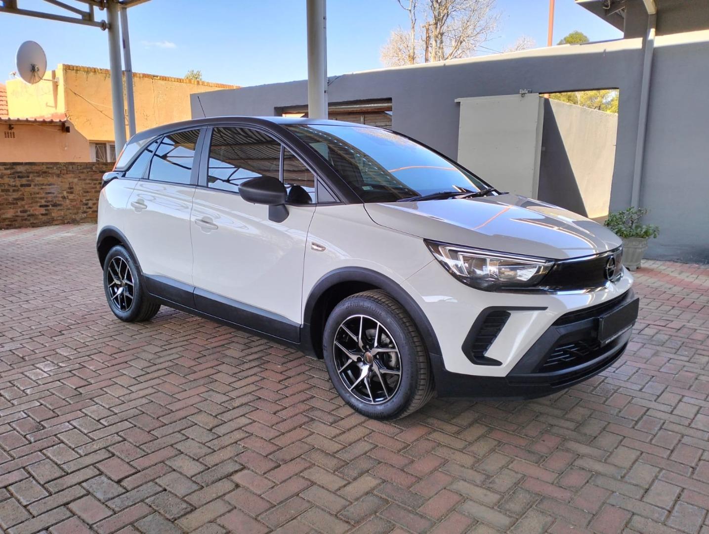 2022-White-Opel-Crossland-X-12