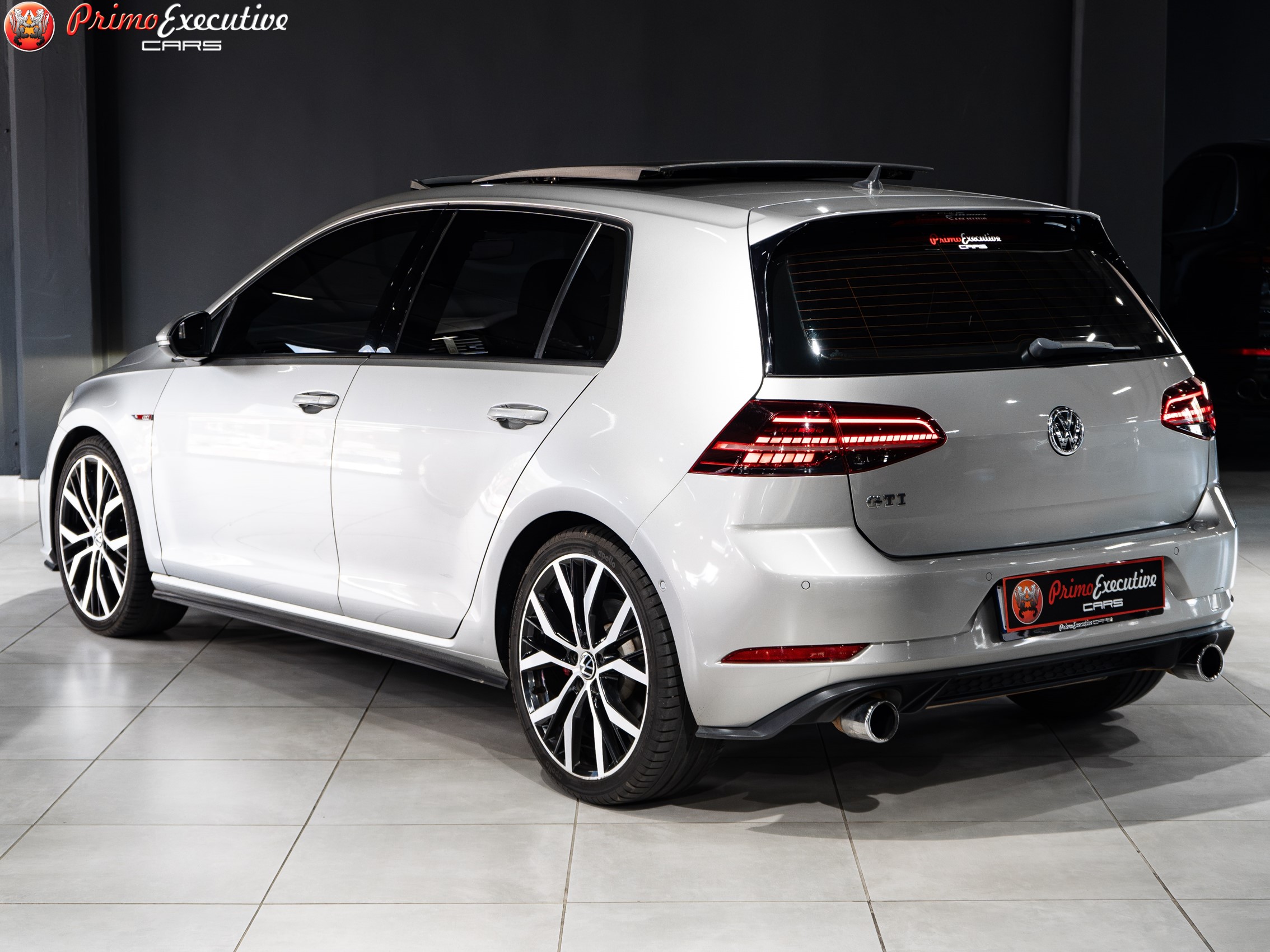 Automatic Volkswagen Golf GTI 2019 for sale