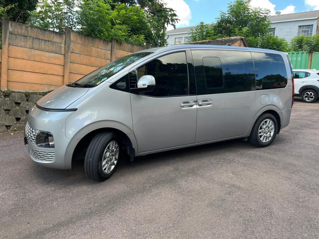 Hyundai Staria 2.2D Executive (9 Seater)