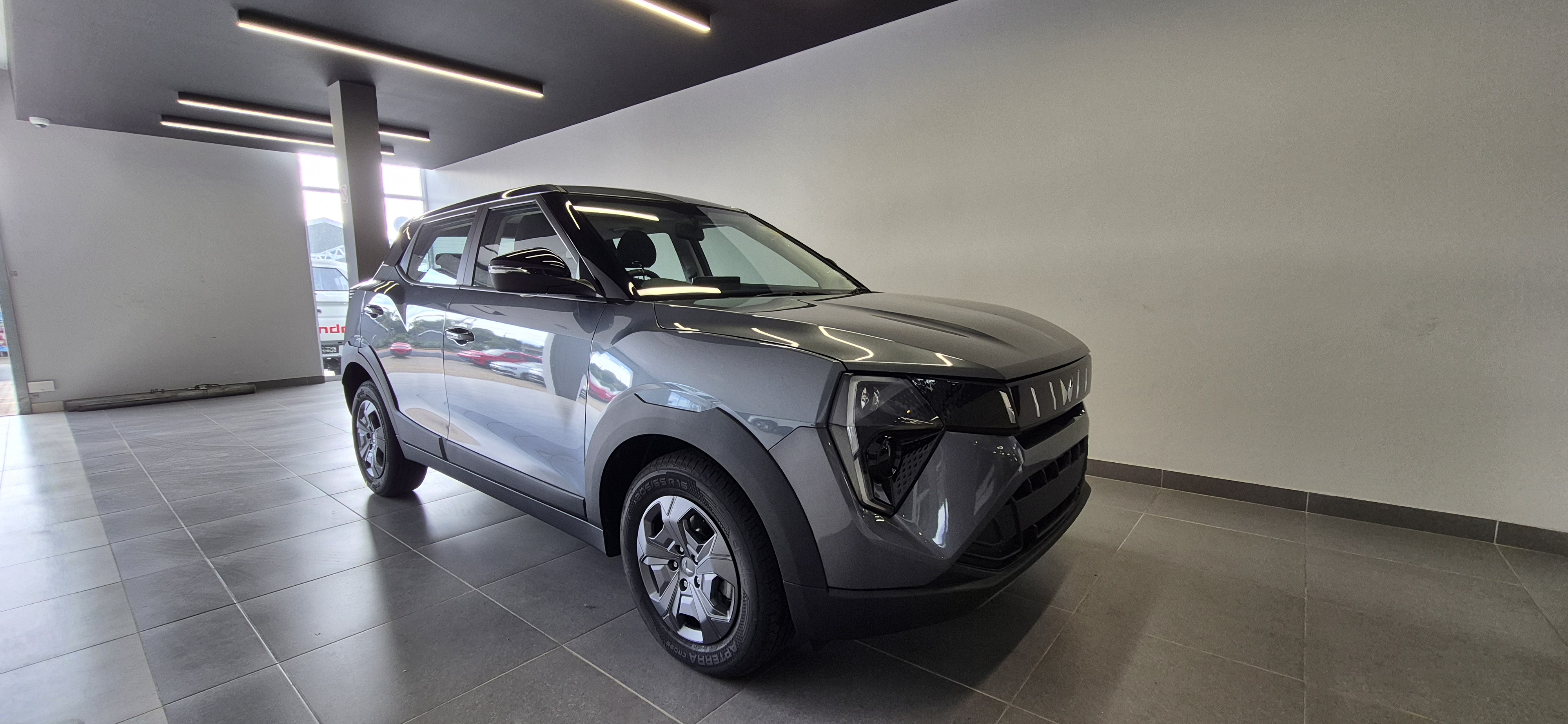 Mahindra XUV 3XO 1.2T AX5 Auto