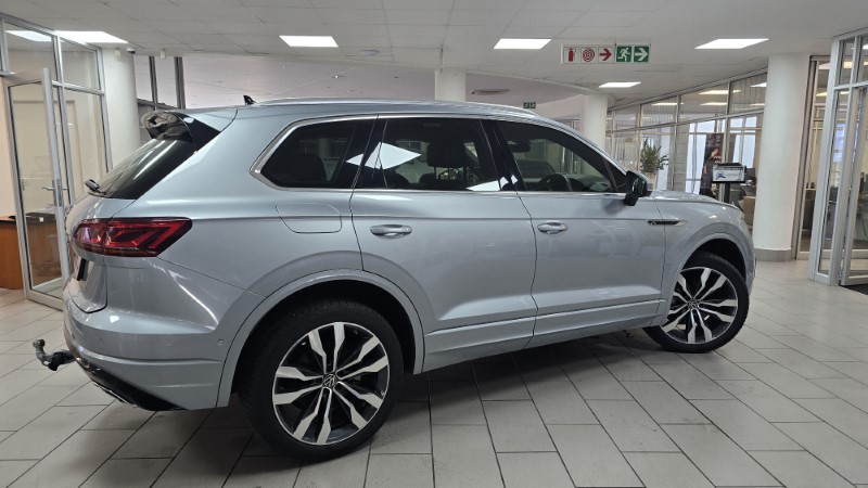 Automatic Volkswagen Touareg 2024 for sale