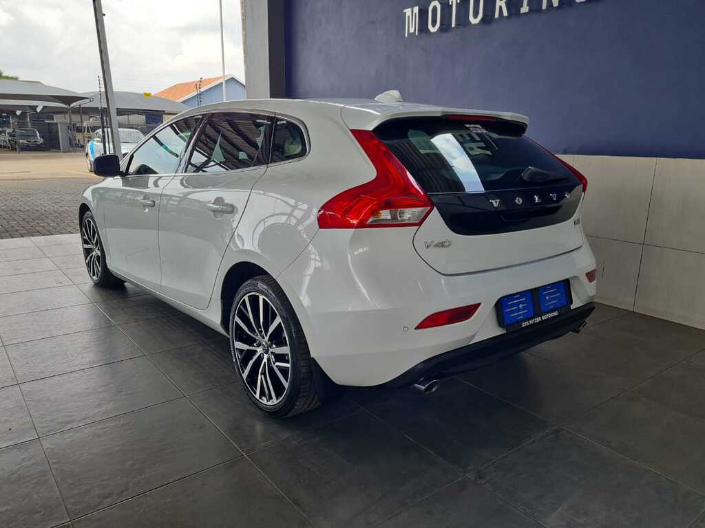 Automatic Volvo V40 2019 for sale