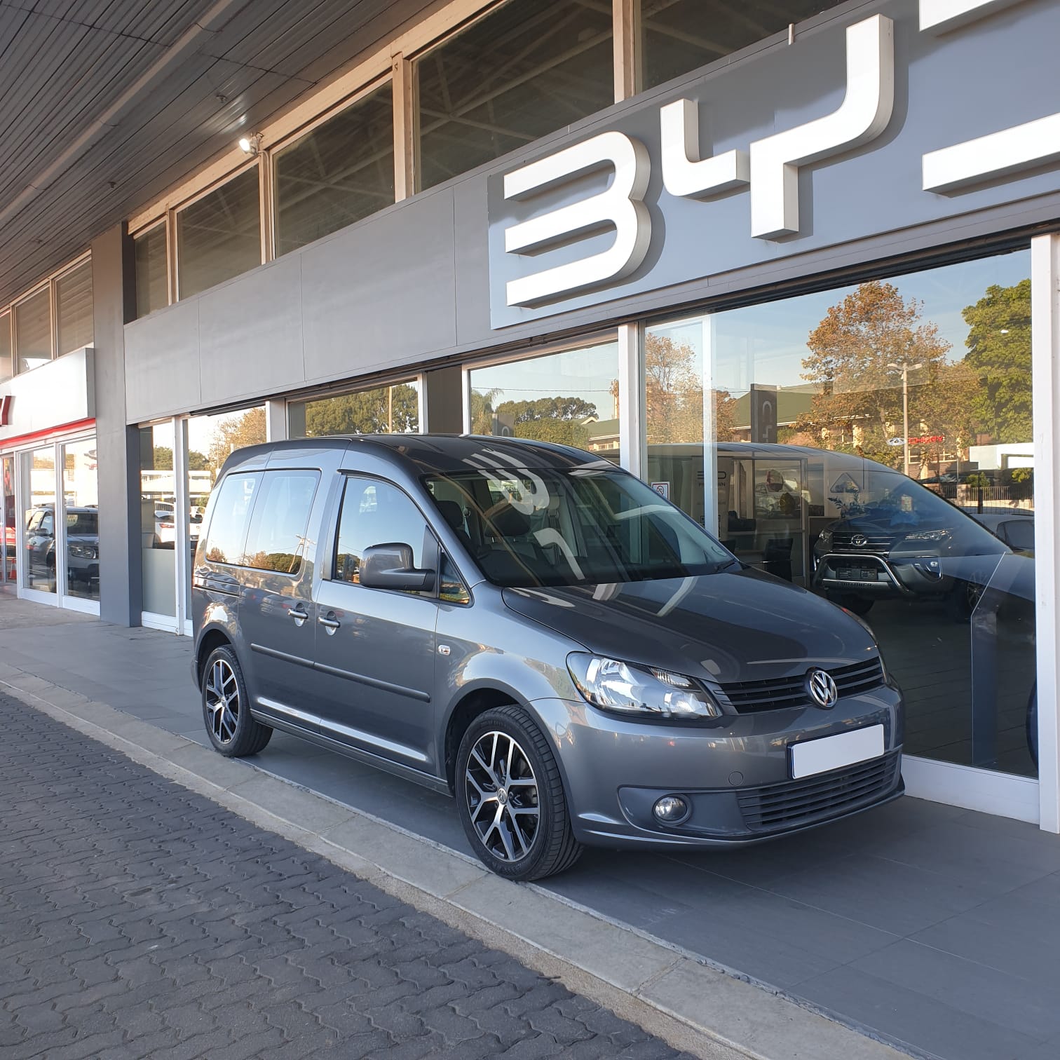 2017 Volkswagen Light Commercial Caddy Crew Bus  for sale - 322868/1