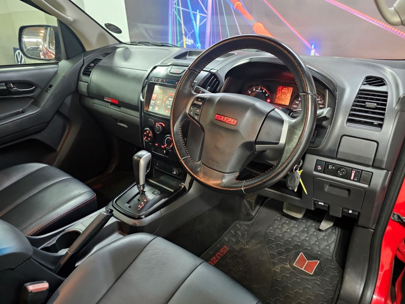 Automatic Isuzu D-MAX Double Cab 2022 for sale