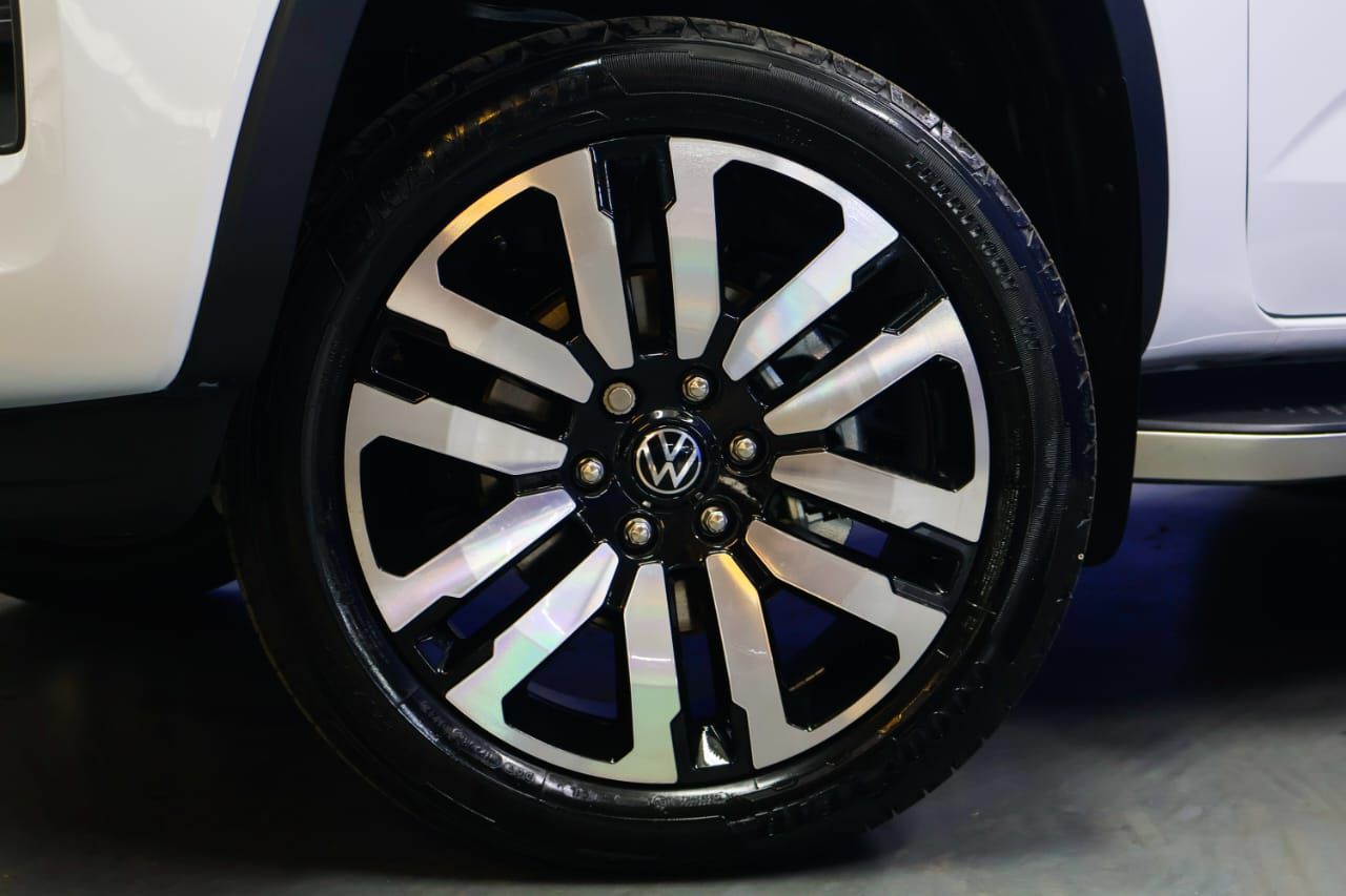 Automatic Volkswagen Light Commercial Amarok 2025 for sale