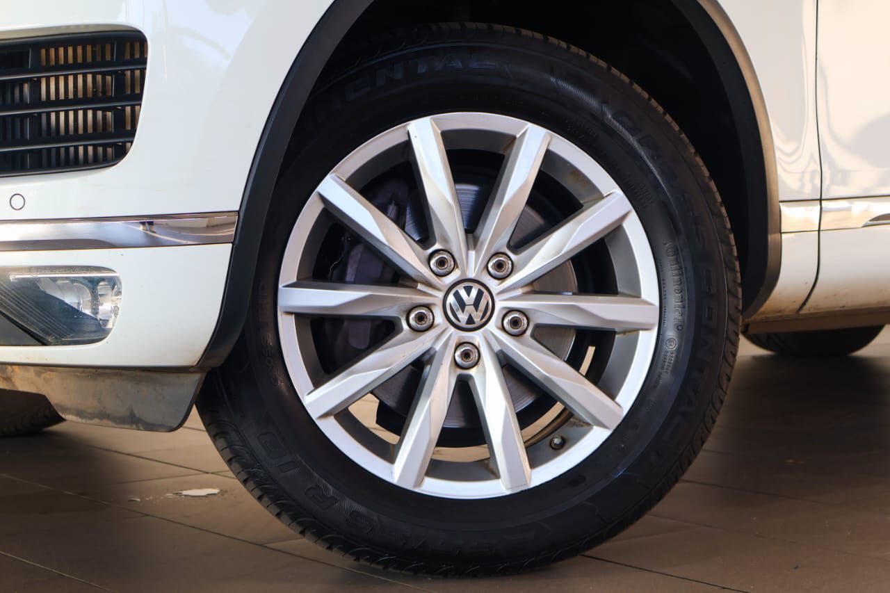 Automatic Volkswagen Touareg 2016 for sale
