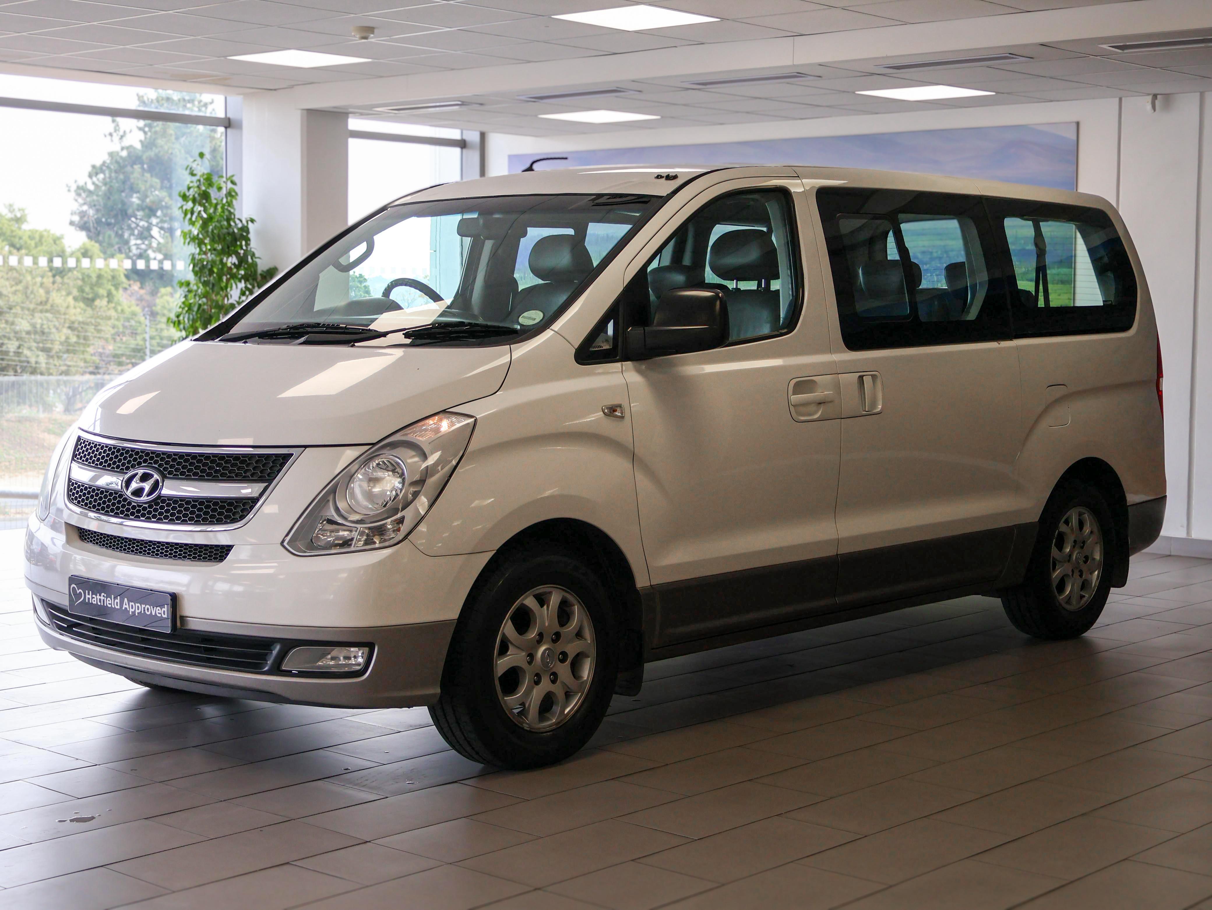Automatic Hyundai H1 Bus 2015 for sale