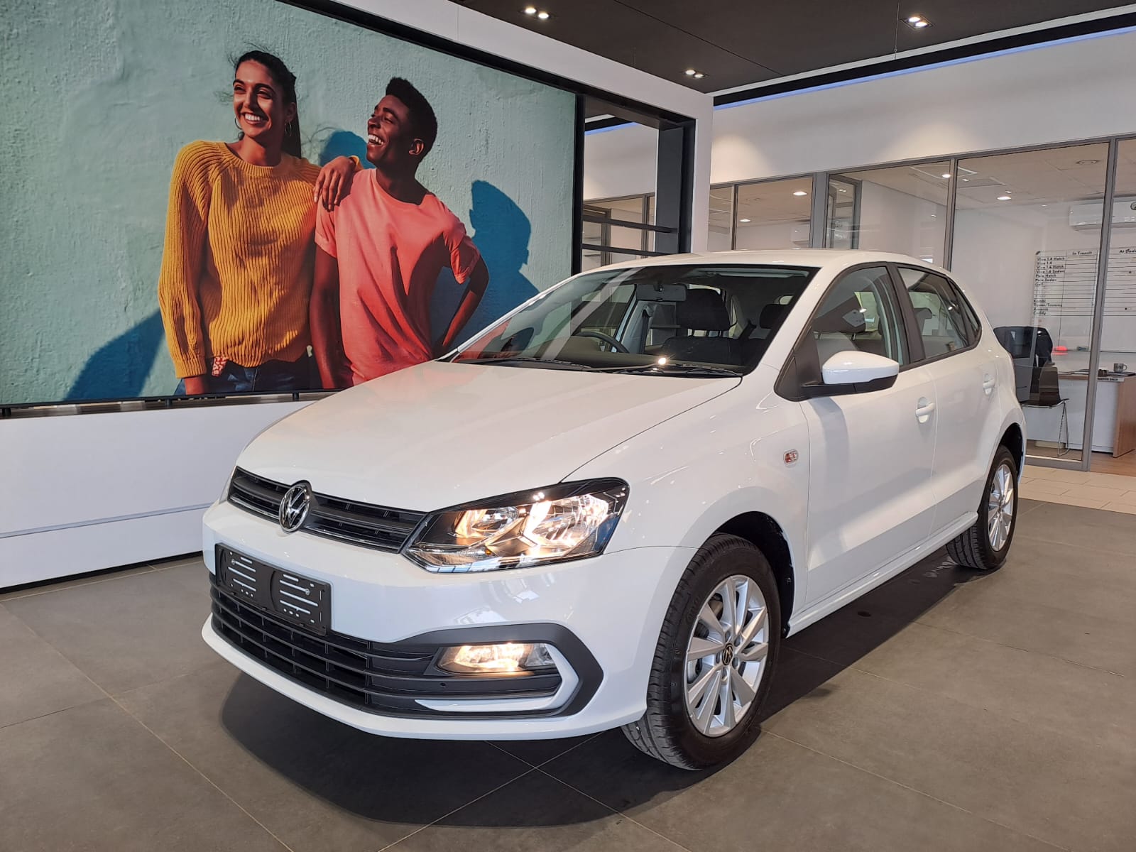 Volkswagen (VW) Polo Vivo 1.6 Life Tip 5 Door