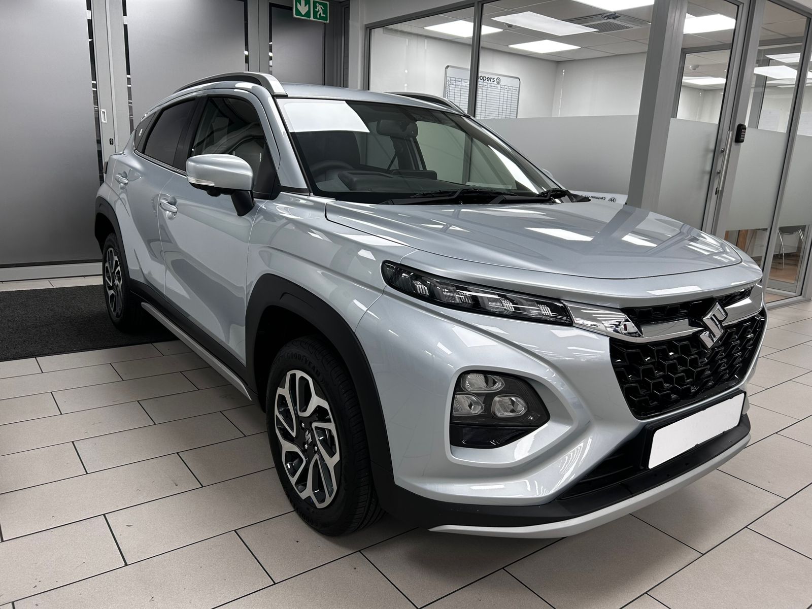 2025 Suzuki Fronx 1.5 GLX Q2FyTGlzdGluZzo1MTEwMTY R314990 | Avo Auto