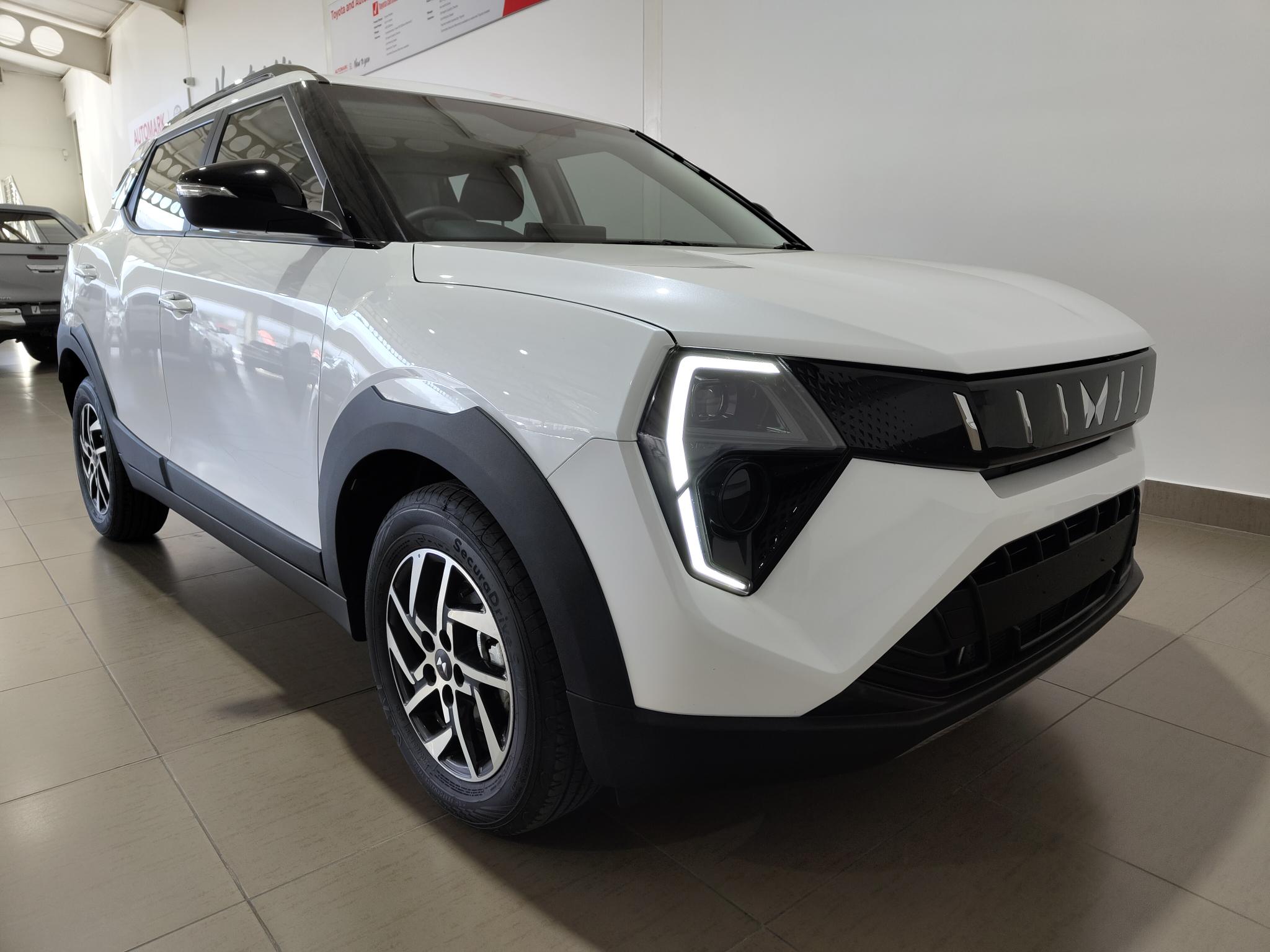 Mahindra XUV 3XO 1.2T AX5 Auto