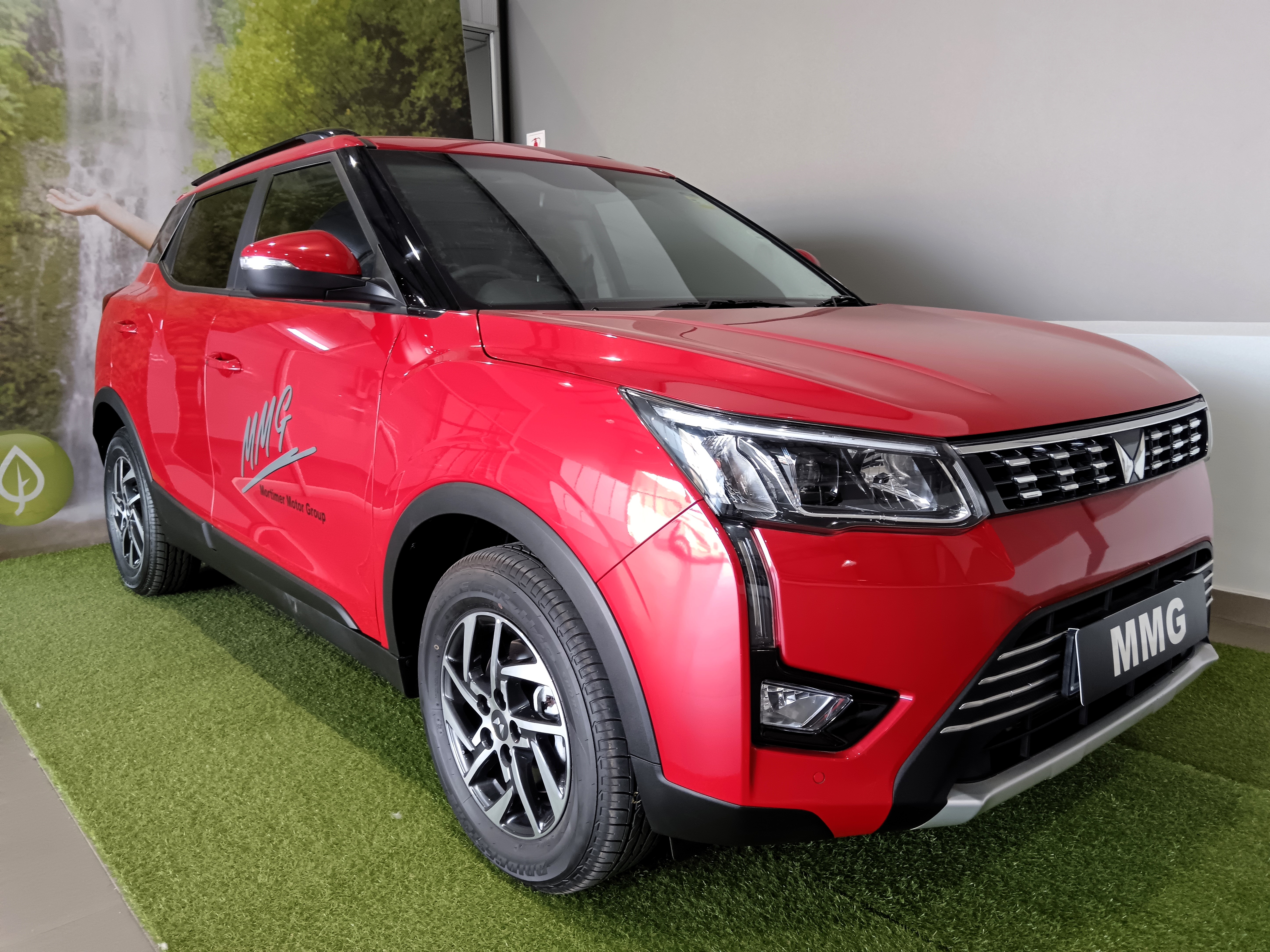 Mahindra XUV 300 1.2T (W8)