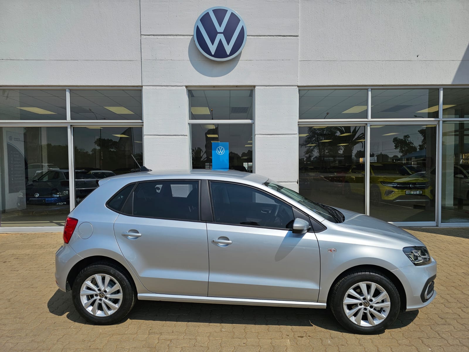 Volkswagen (VW) Polo Vivo 1.6 Life Tip 5 Door