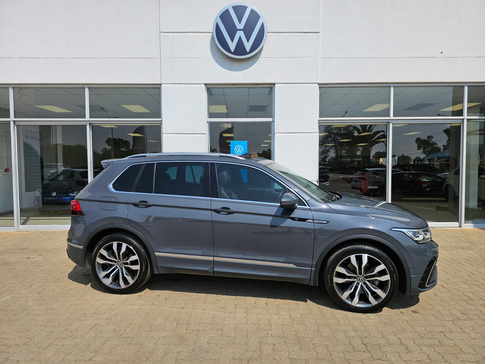 Volkswagen (VW) Tiguan 2.0 TDI R-Line 4Motion DSG
