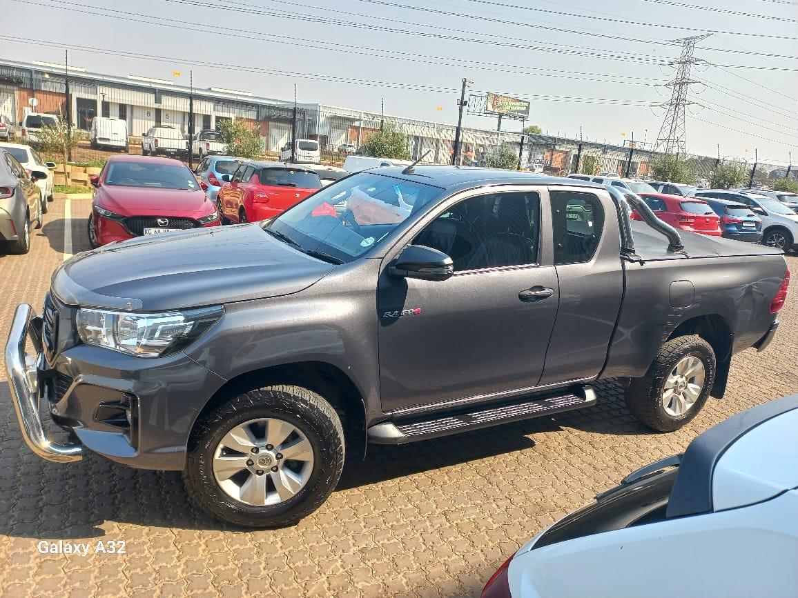 Toyota Hilux 2.4 GD-6 RB SRX Extra Cab 