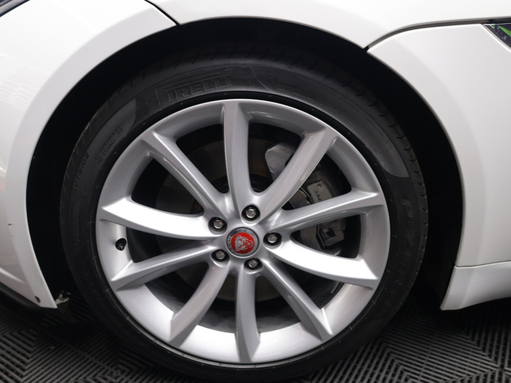 2018 Jaguar F-Type Coupe 221kW — image 6