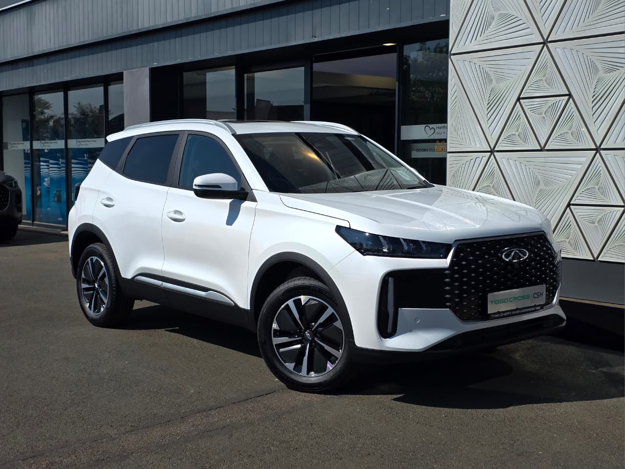 2025-White-Chery-Tiggo-4-Cross