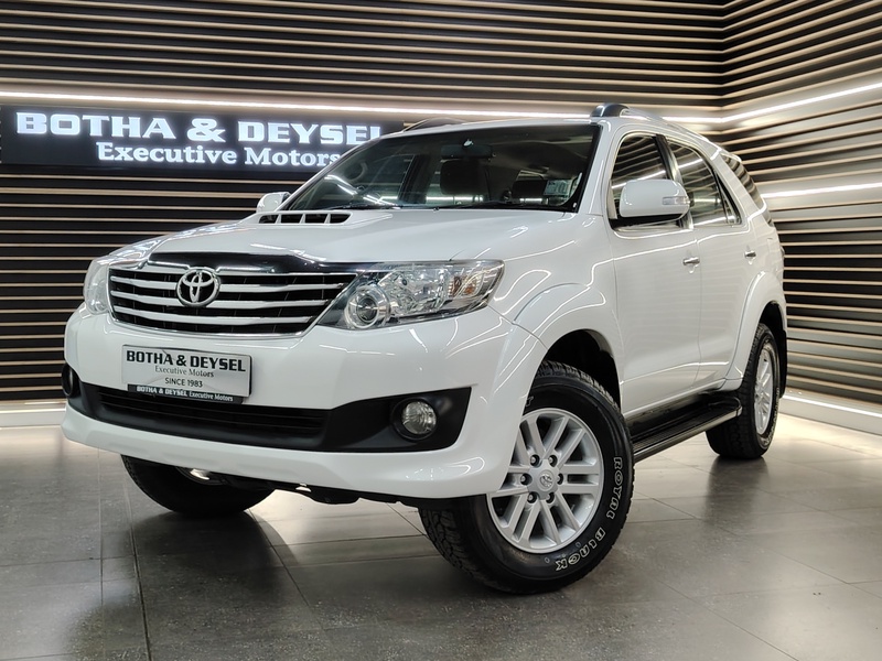 2014-White-Toyota-Fortuner-25D