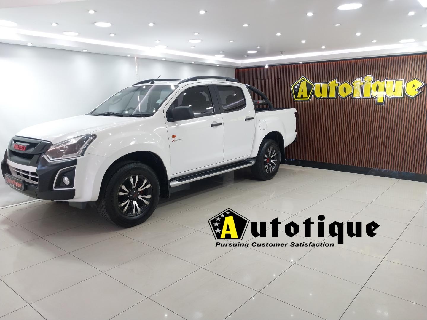 2021-White-Isuzu-D-MAX-Double-