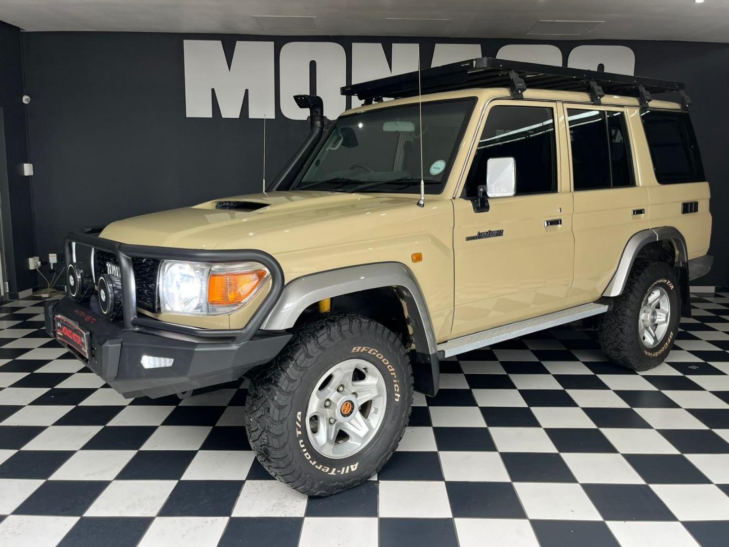 2014 Toyota Land Cruiser 76 4.5 Diesel Station Wagon