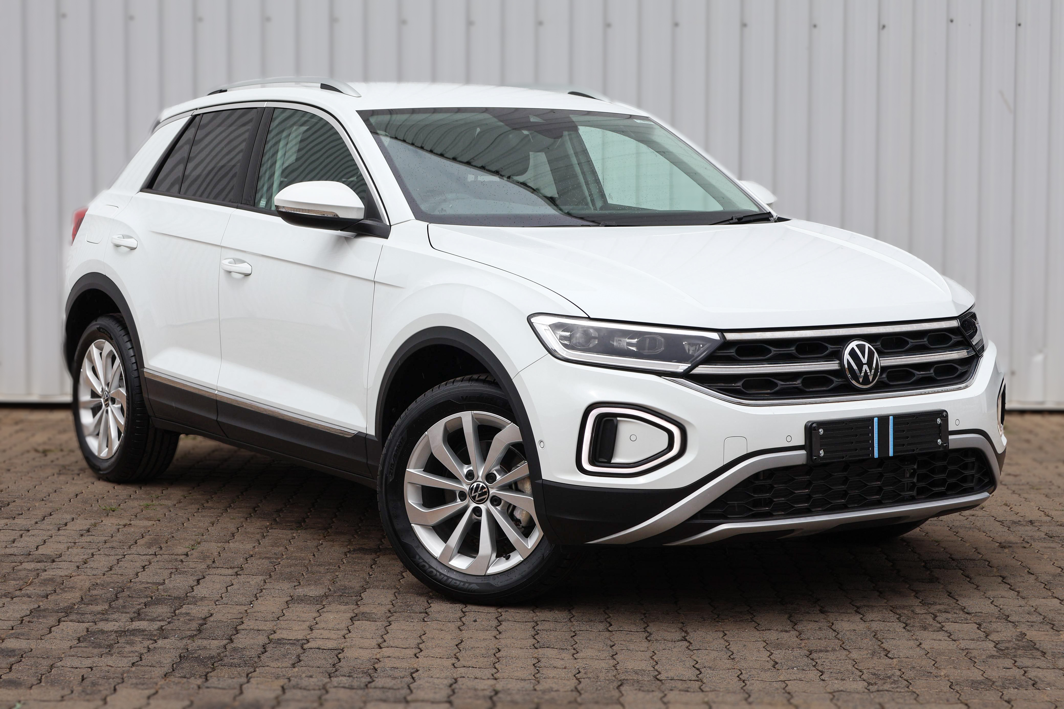 2026 Volkswagen VW T-Roc TSI Design 110kW Q2FyTGlzdGluZzo2MzQ4ODU ...