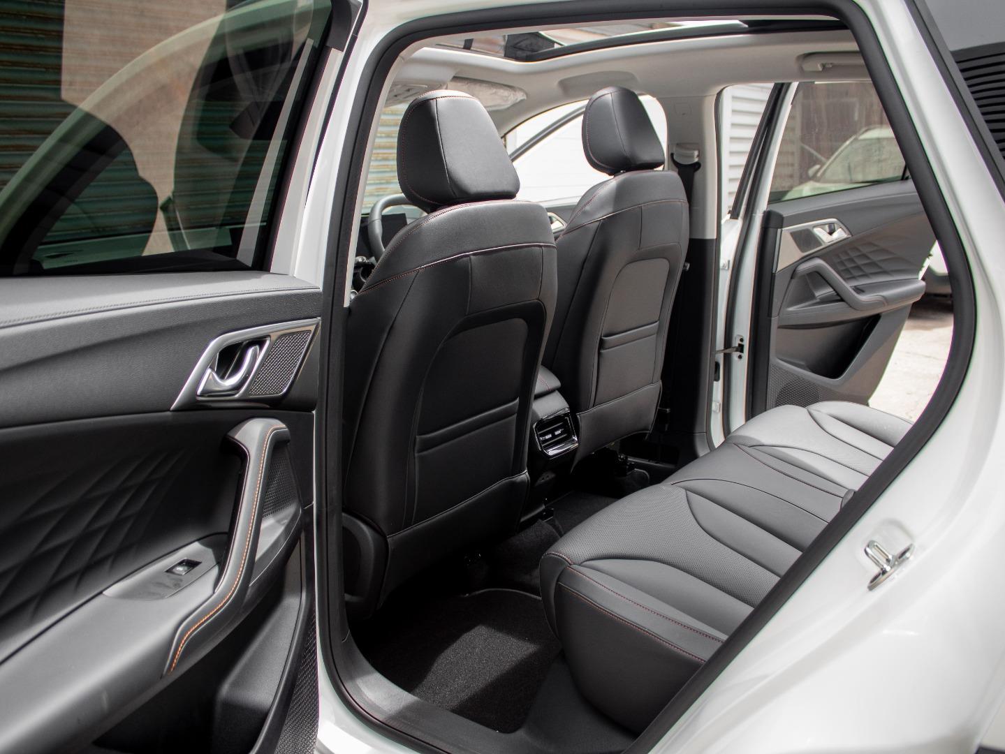 MG HS 2.0T AT Luxury - Image 15