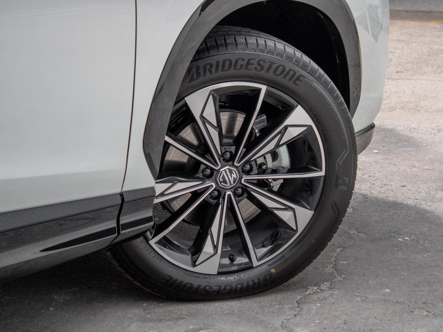 MG HS 2.0T AT Luxury - Image 10