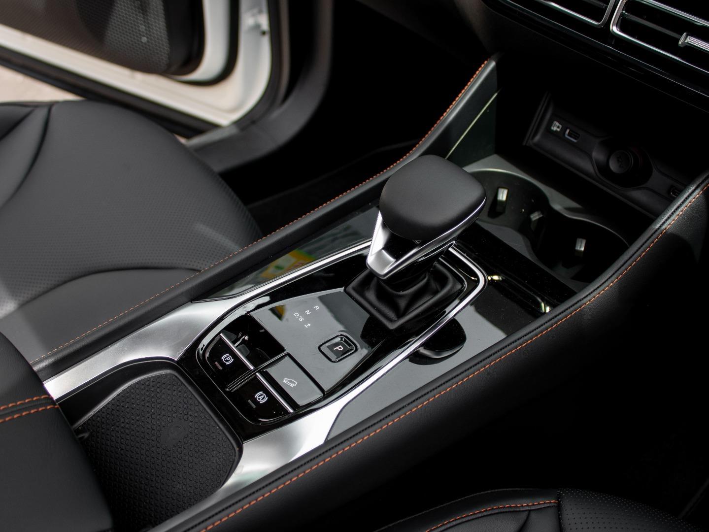 MG HS 2.0T AT Luxury - Image 13