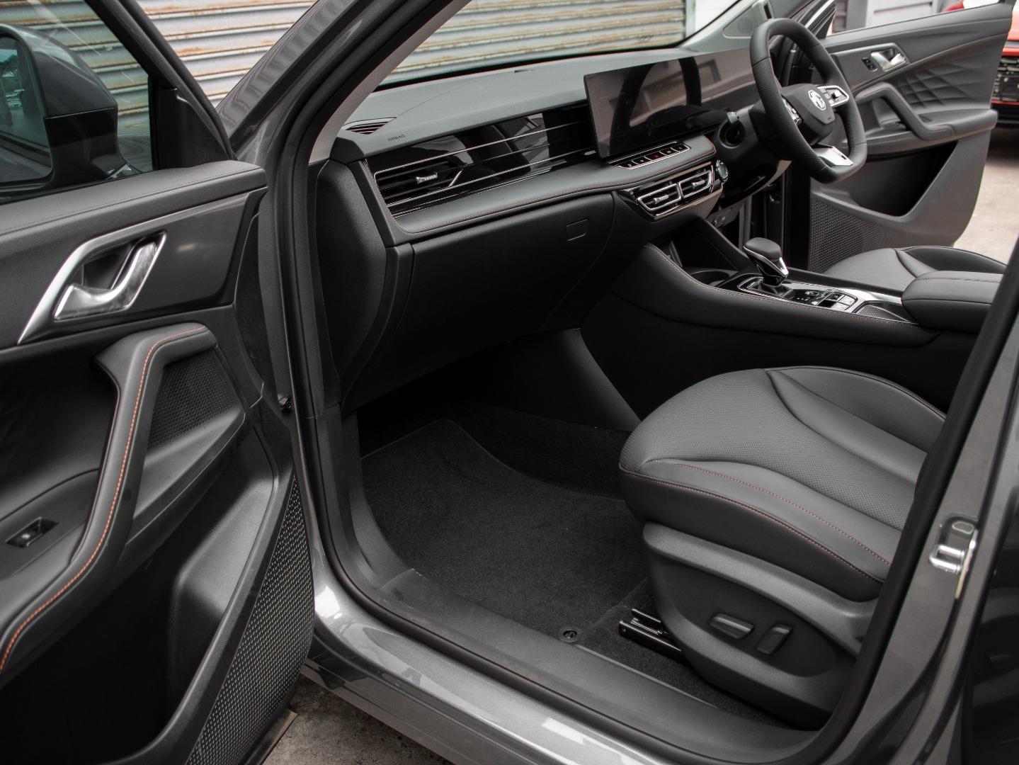 MG HS 2.0T AT Luxury - Image 16