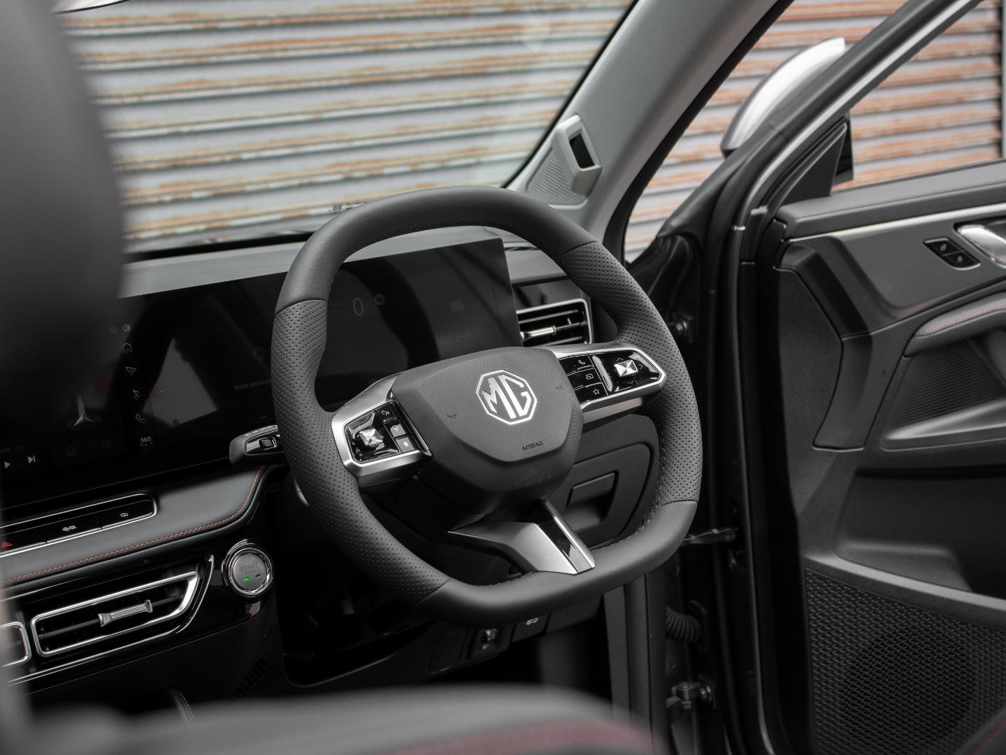 MG HS 2.0T AT Luxury - Image 18