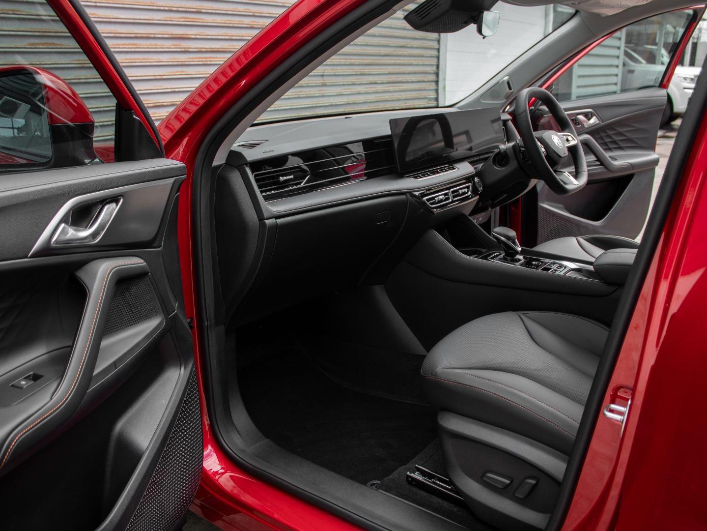 MG HS 2.0T AT Luxury - Image 10