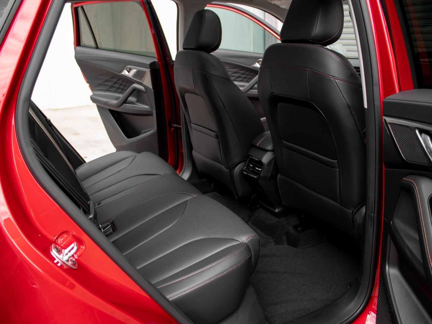 MG HS 2.0T AT Luxury - Image 15