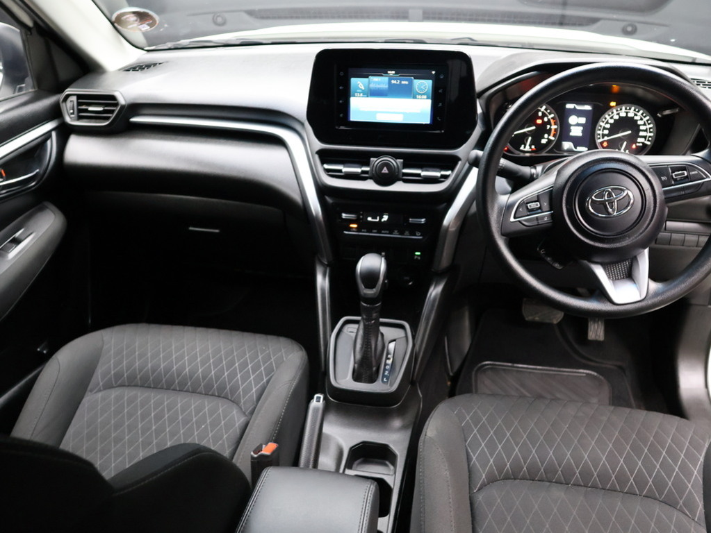 2025 Toyota Urban Cruiser 1.5 XR AT — image 8