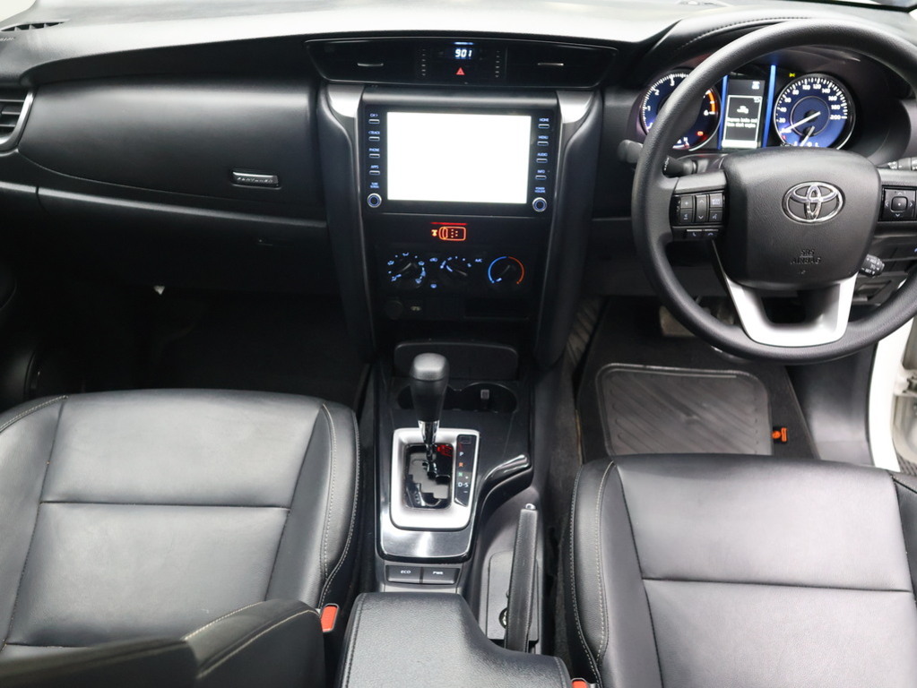 2025 Toyota Fortuner 2.4 GD-6 RB 6AT — image 11