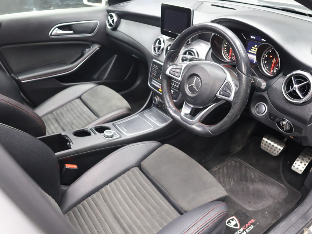 2018 Mercedes-Benz GLA GLA200 auto — image 10