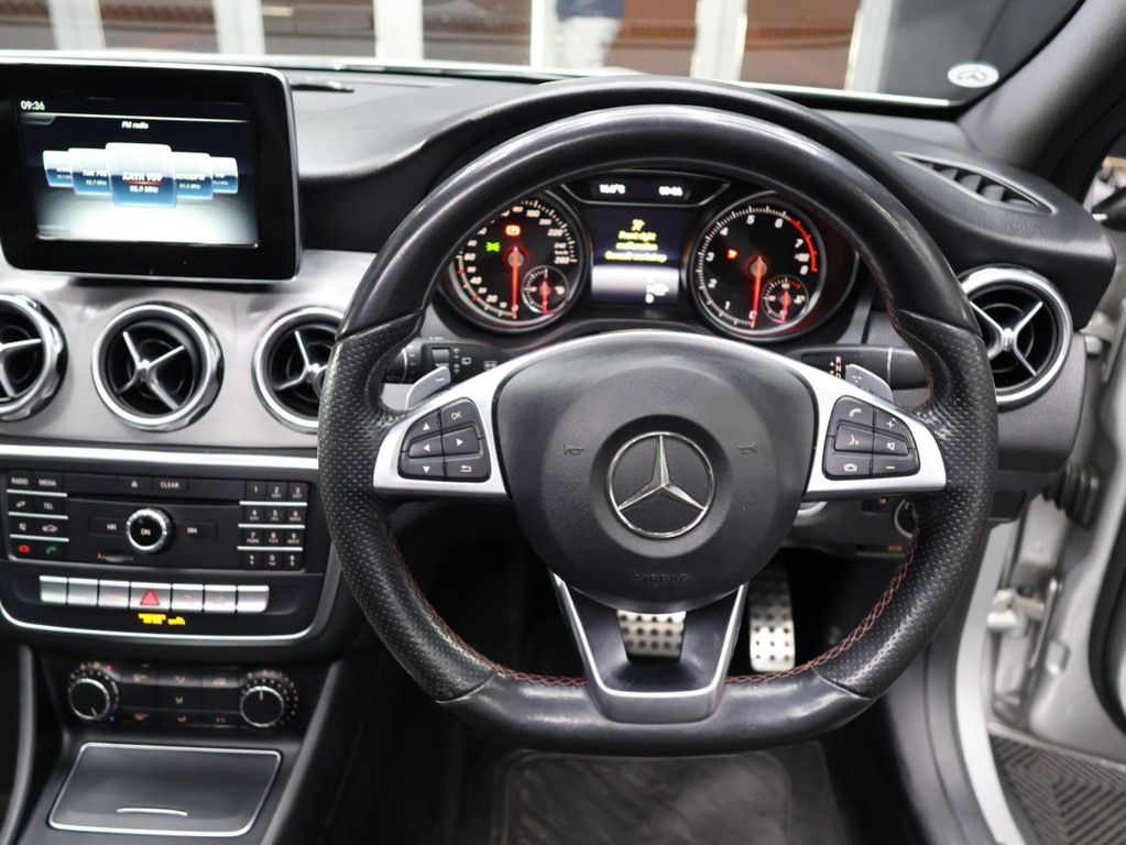 2018 Mercedes-Benz GLA GLA200 auto — image 11