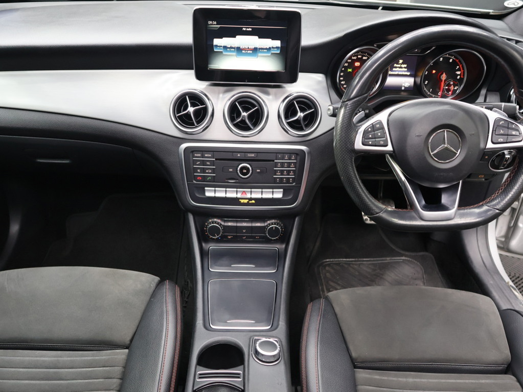 2018 Mercedes-Benz GLA GLA200 auto — image 9