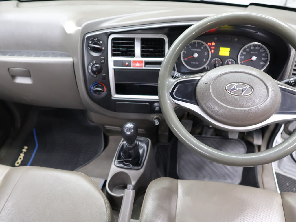 2022 Hyundai H100 Bakkie 2.6D Deck — image 11