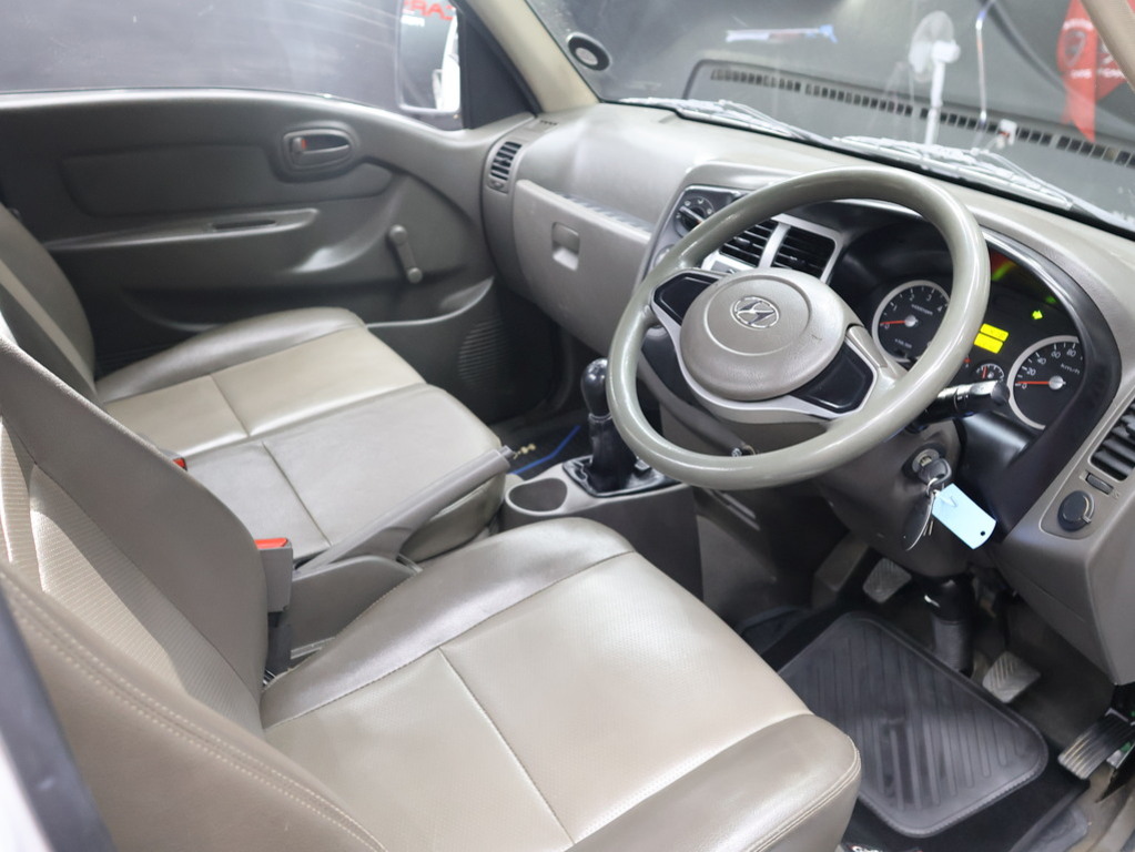 2022 Hyundai H100 Bakkie 2.6D Deck — image 12