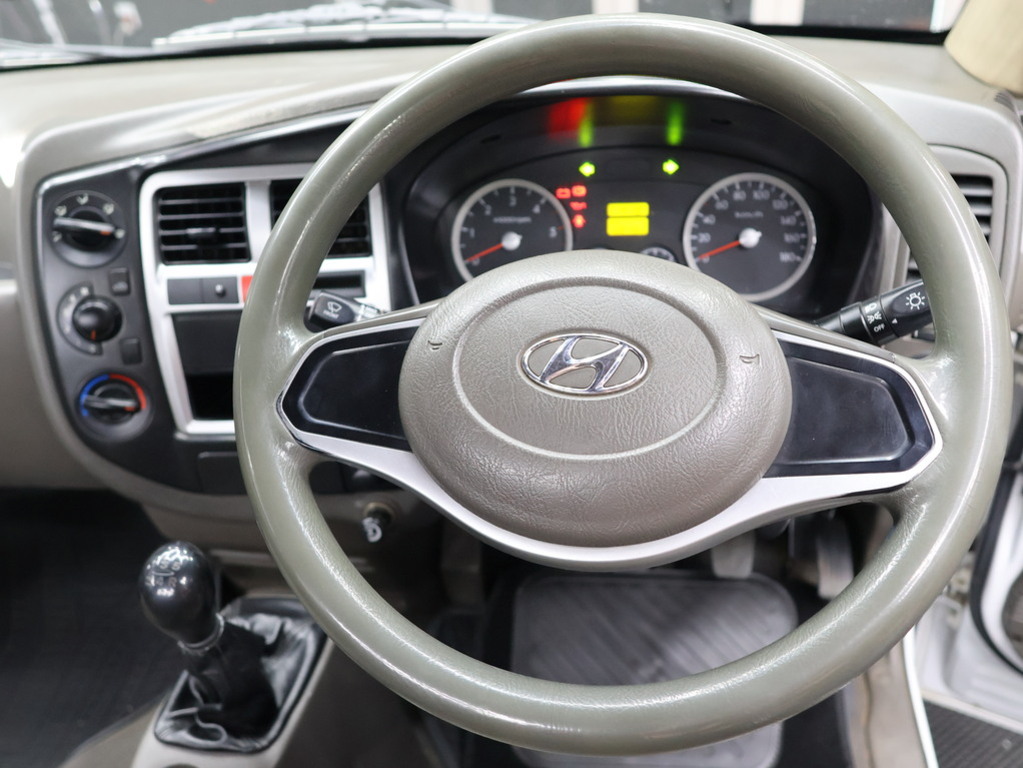 2022 Hyundai H100 Bakkie 2.6D Deck — image 13