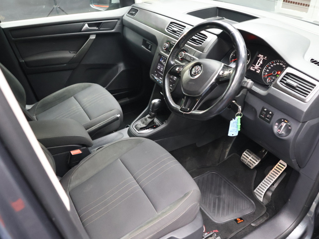 2018 Volkswagen Caddy Crew Bus Alltrack 2.0 TDI DSG — image 8